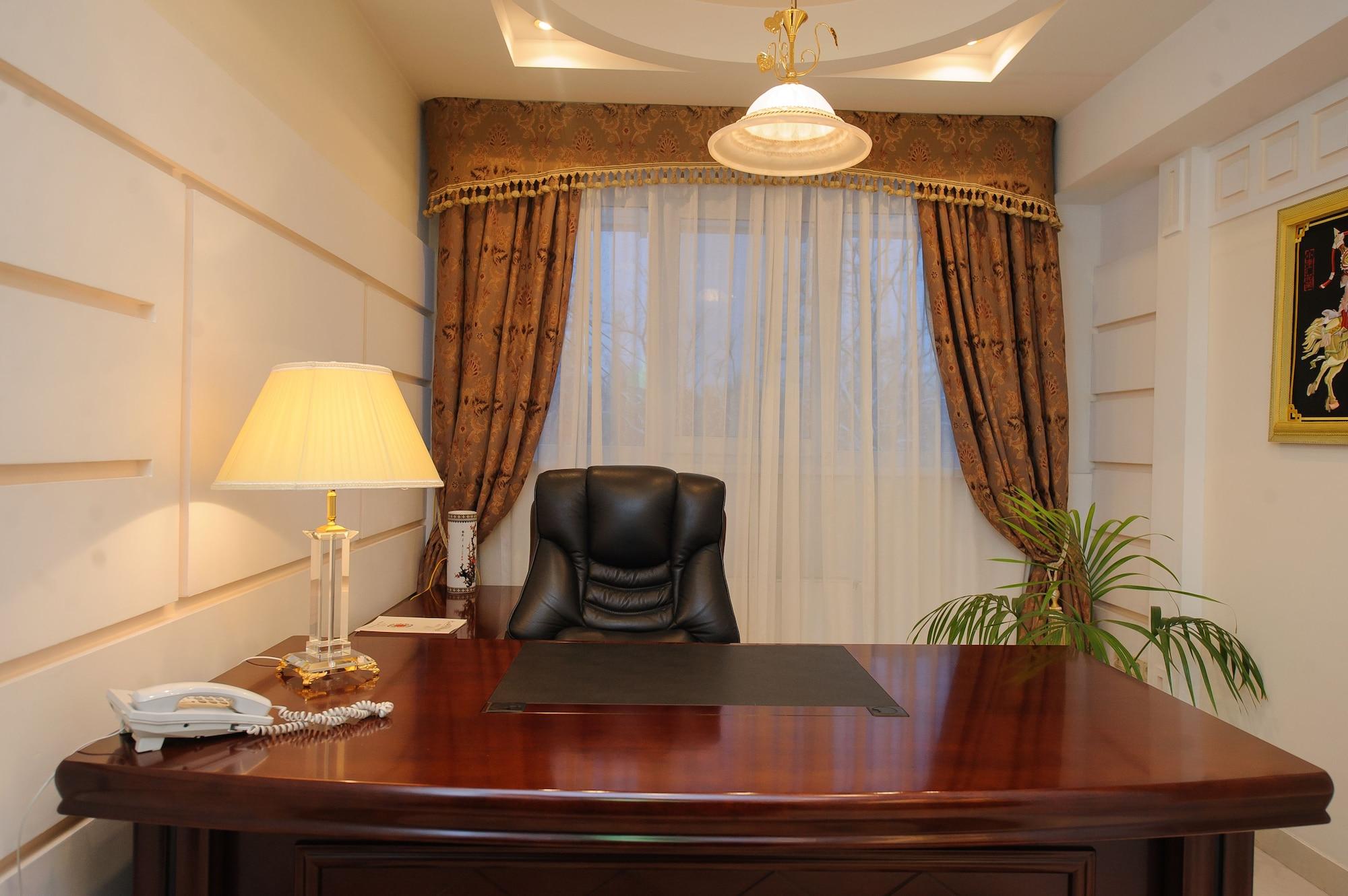 Hotel Royal Park Chişinău Extérieur photo