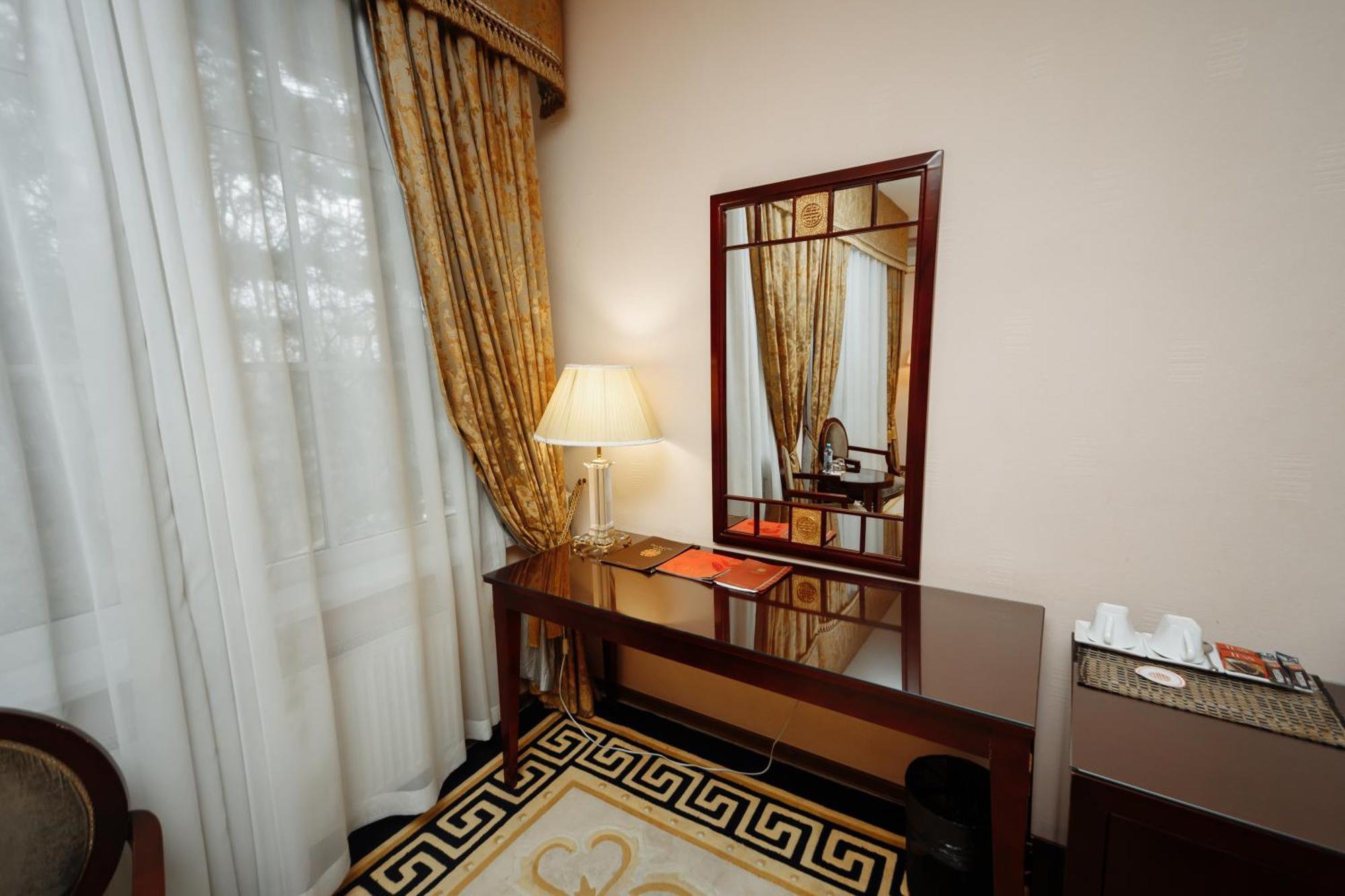 Hotel Royal Park Chişinău Extérieur photo