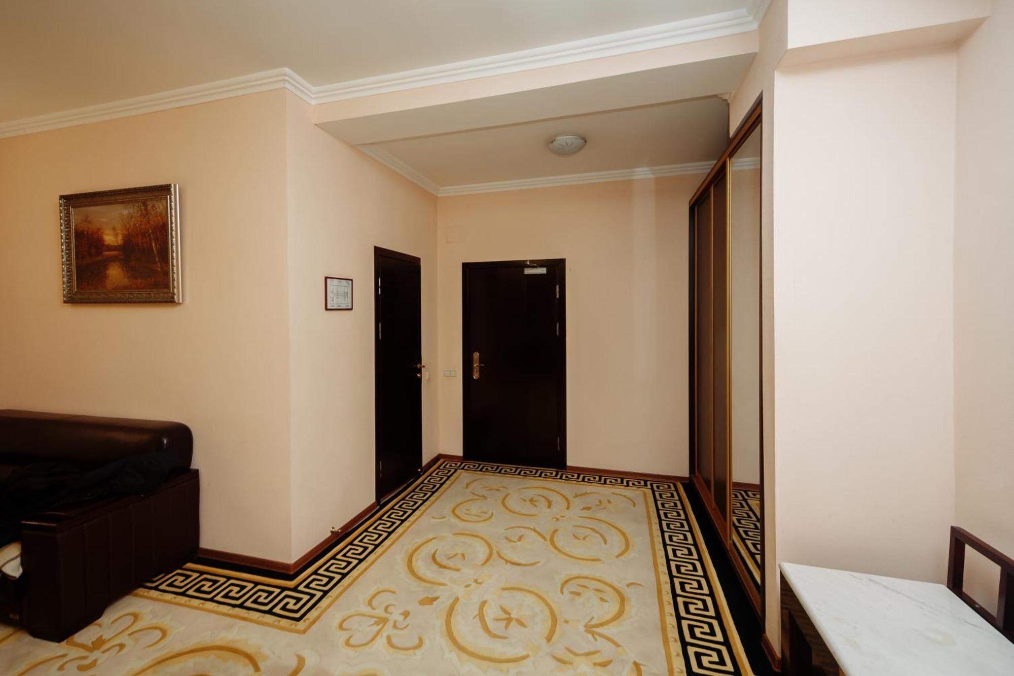Hotel Royal Park Chişinău Extérieur photo