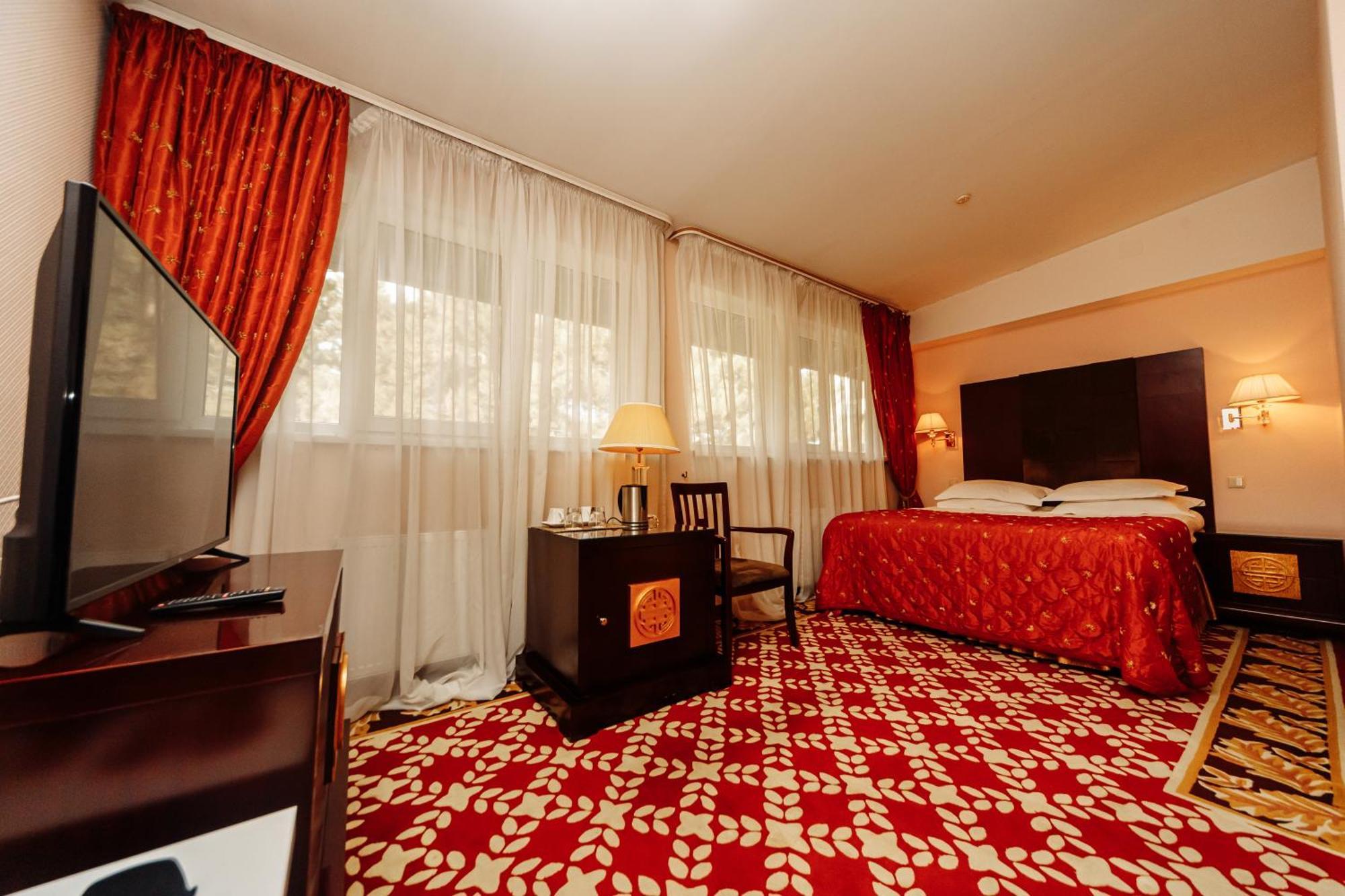 Hotel Royal Park Chişinău Extérieur photo