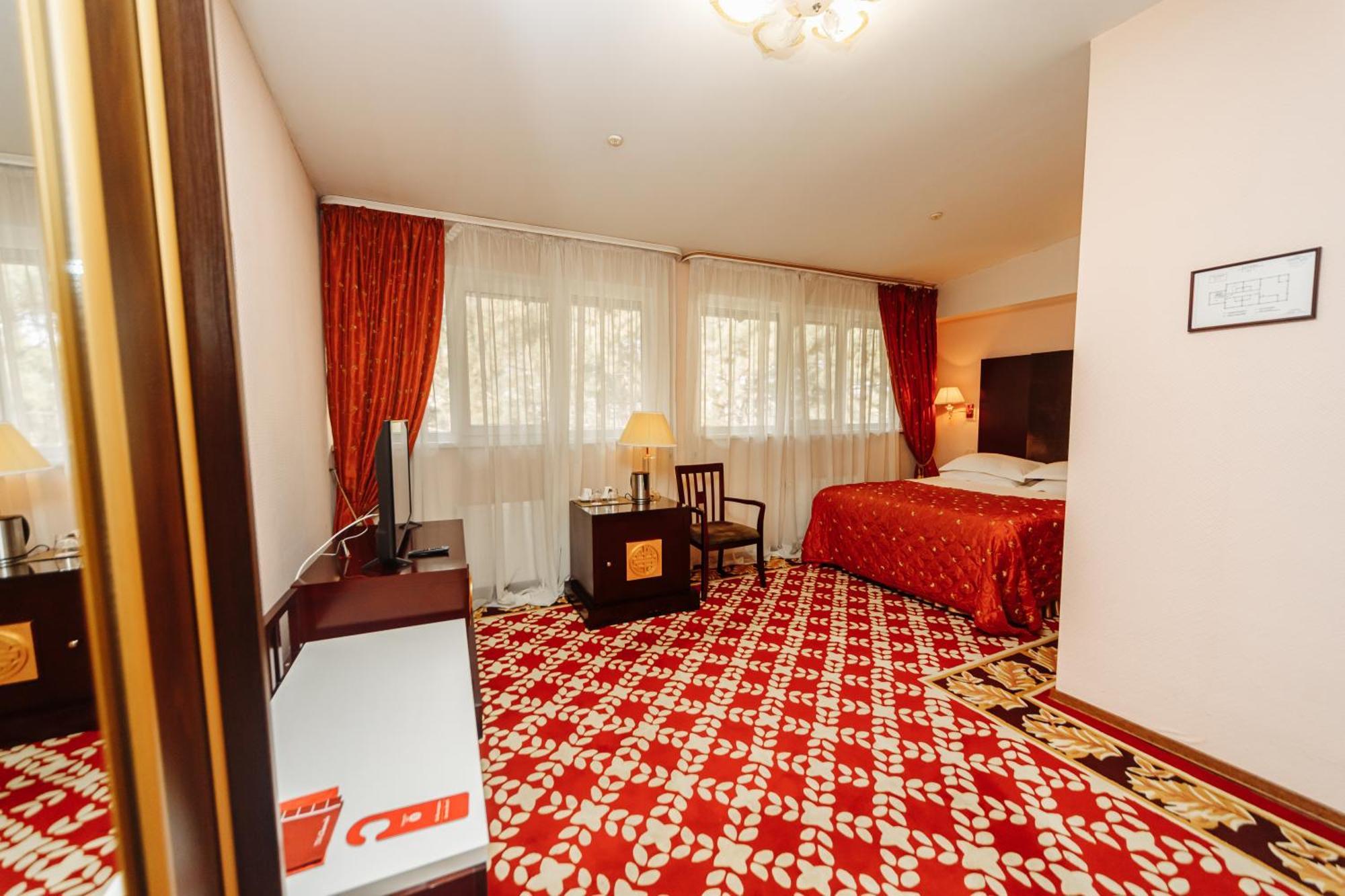 Hotel Royal Park Chişinău Extérieur photo