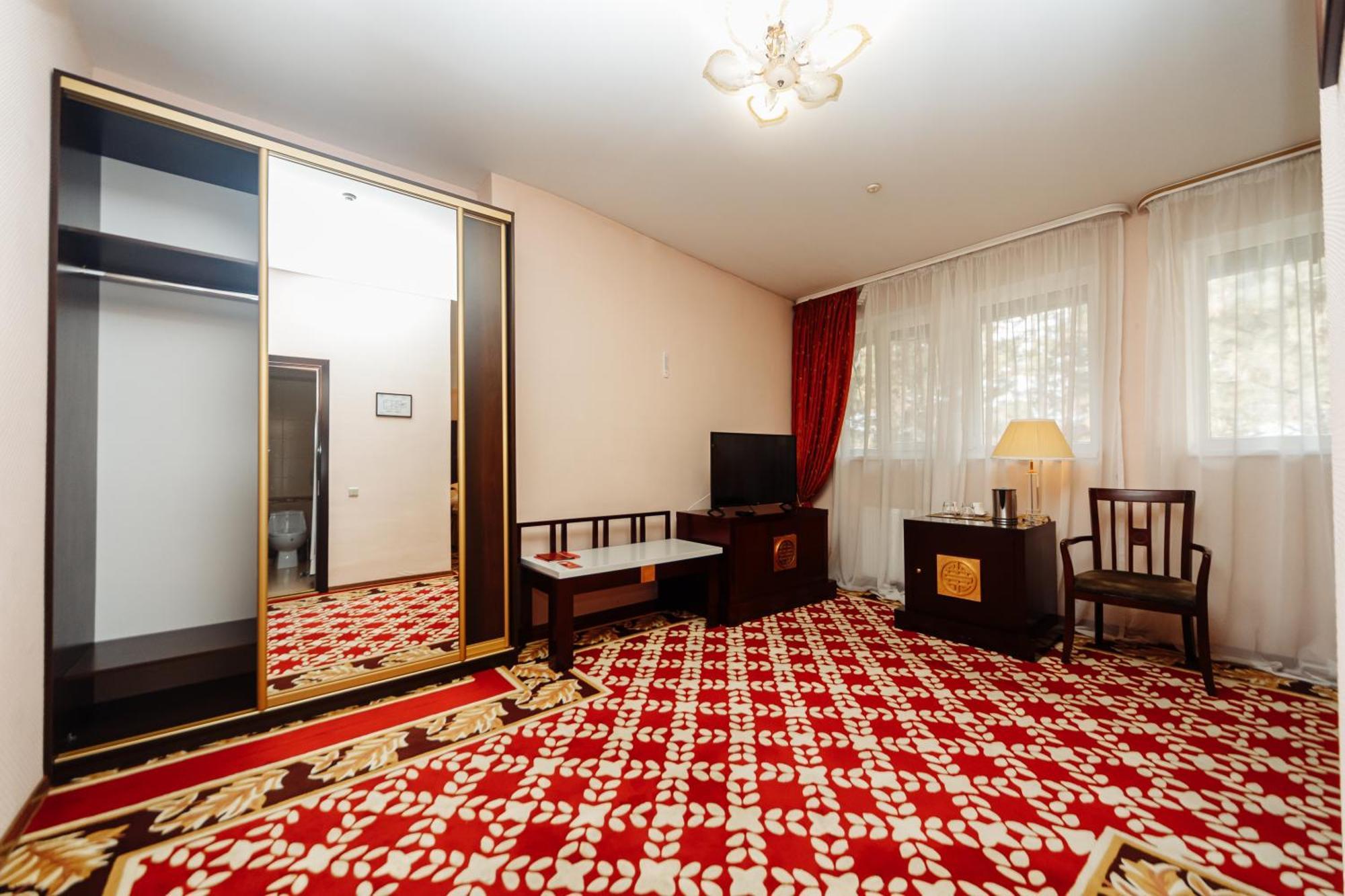 Hotel Royal Park Chişinău Extérieur photo