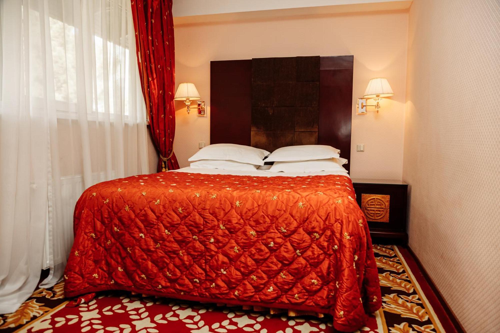 Hotel Royal Park Chişinău Extérieur photo
