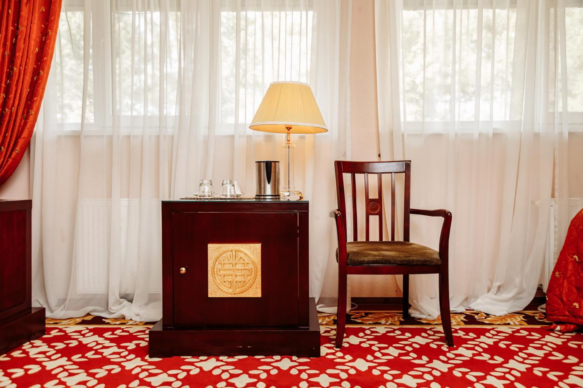 Hotel Royal Park Chişinău Extérieur photo