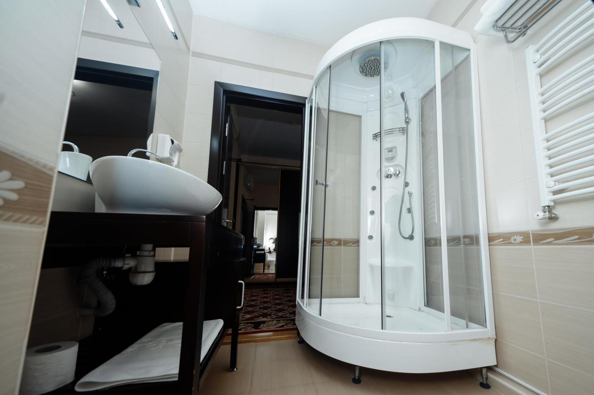 Hotel Royal Park Chişinău Extérieur photo