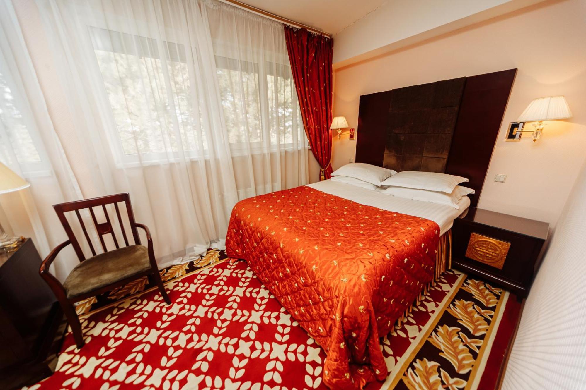 Hotel Royal Park Chişinău Extérieur photo