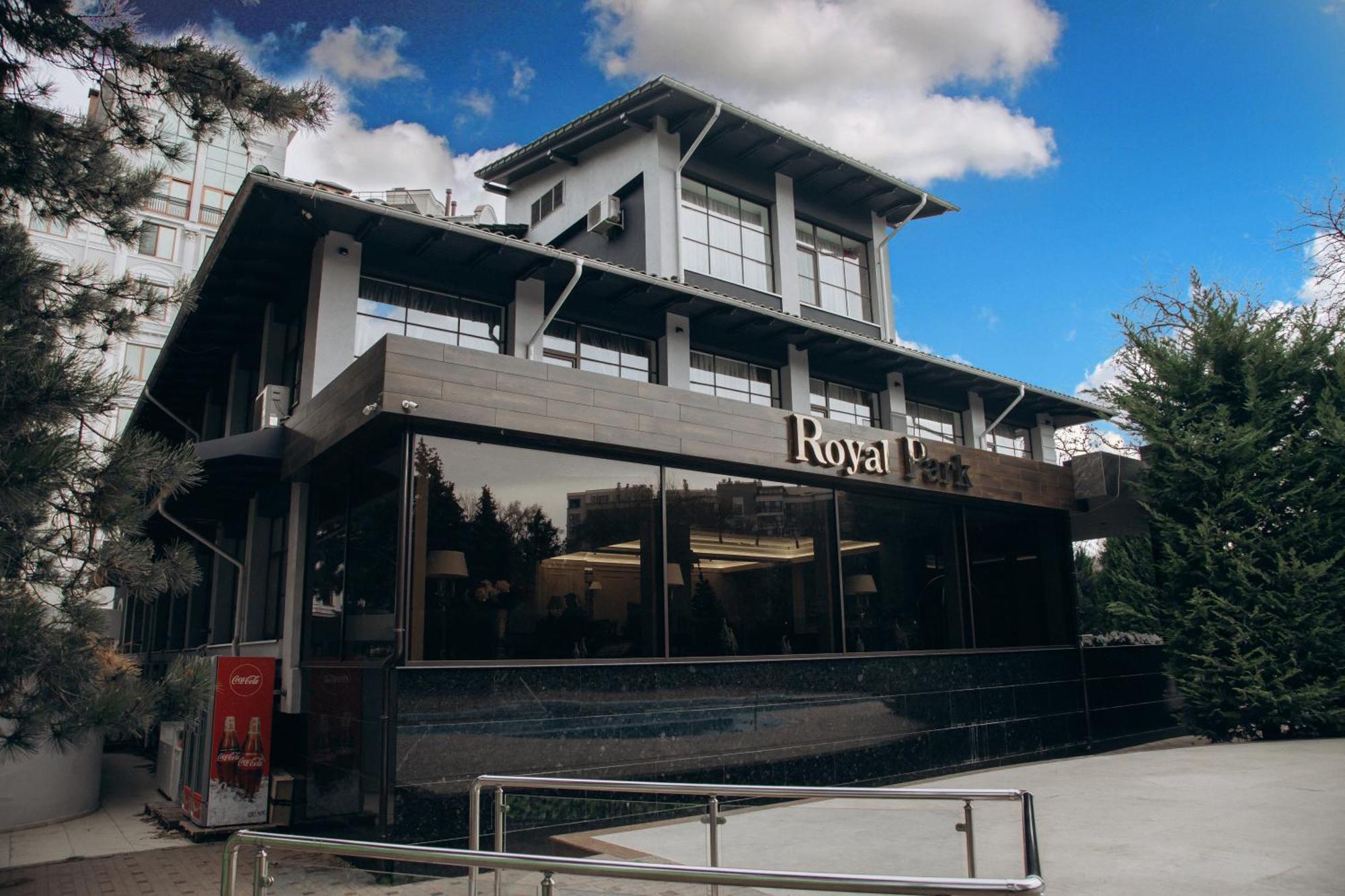 Hotel Royal Park Chişinău Extérieur photo
