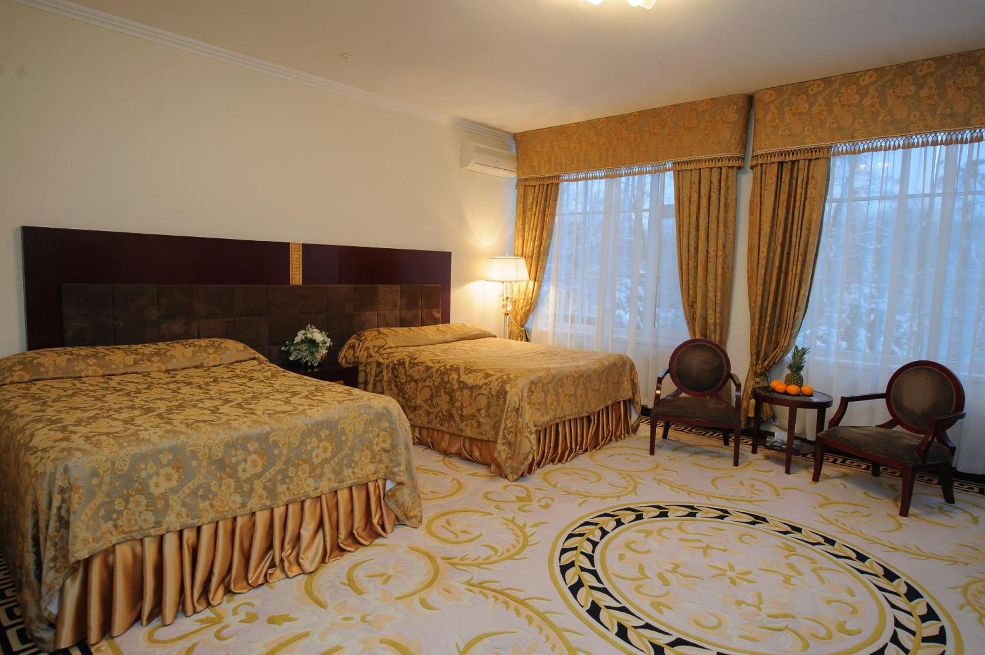 Hotel Royal Park Chişinău Extérieur photo