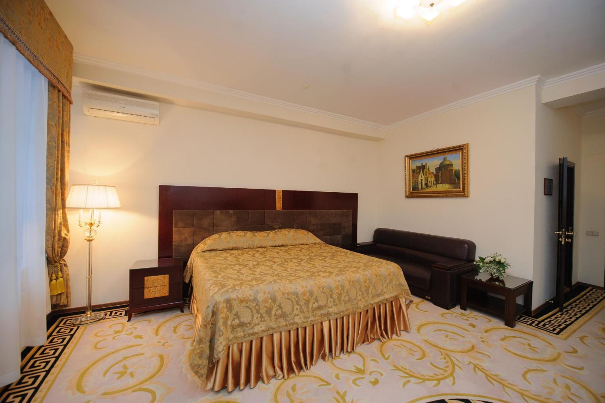 Hotel Royal Park Chişinău Extérieur photo