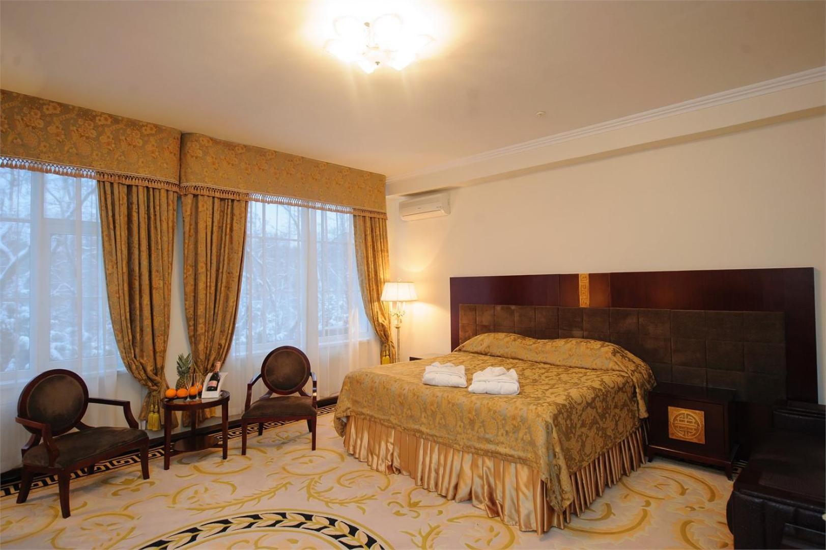 Hotel Royal Park Chişinău Extérieur photo