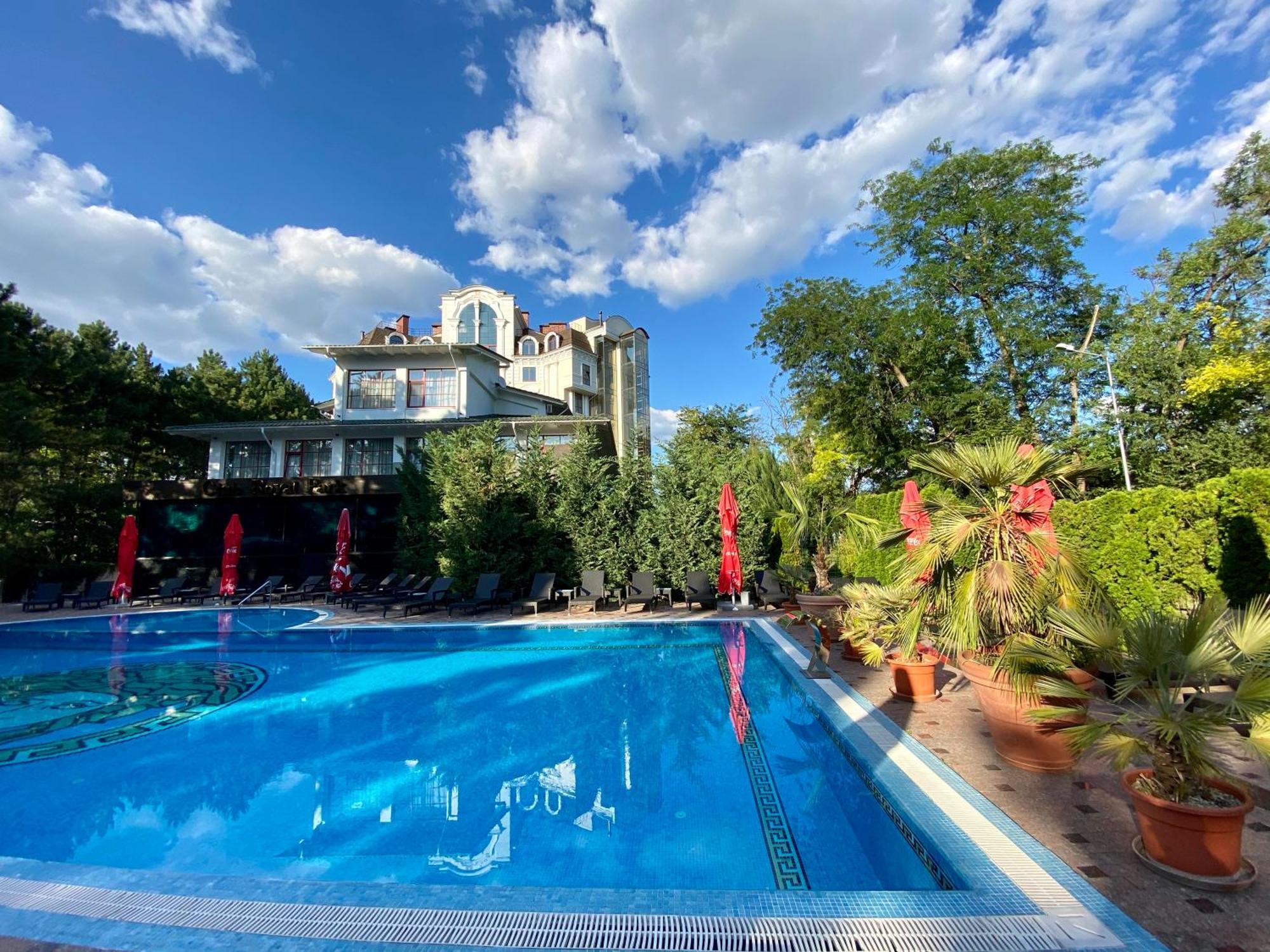 Hotel Royal Park Chişinău Extérieur photo